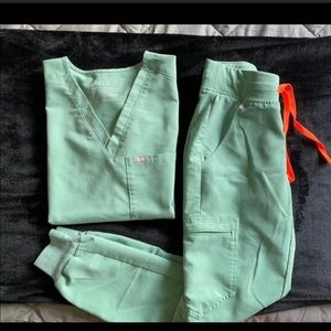 Limited edition ZAMORA jogger scrub pants & One pocket scrub top both XXS.